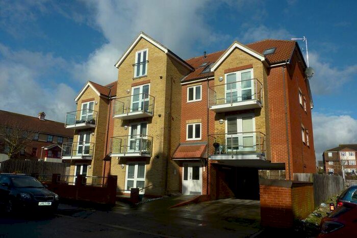 1 Bedroom Apartment To Rent In Ambleside Drive, Southend-On-Sea, SS1