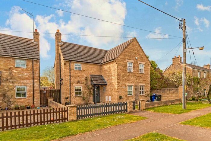 4 Bedroom Detached House For Sale In Farthinghoe Road, Charlton, Banbury, OX17