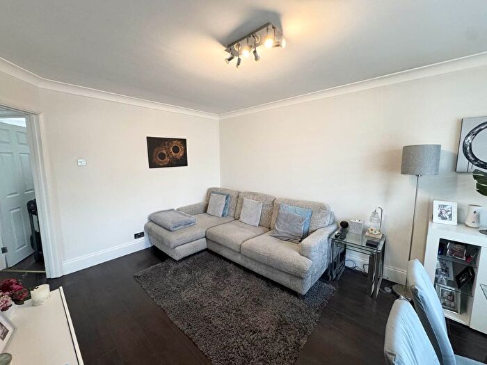 2 Bedroom Maisonette For Sale In West View Court, Elstree, WD6