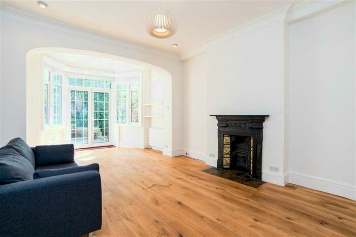 2 Bedroom Flat To Rent In Burgess Hill, West Hampstead, NW2