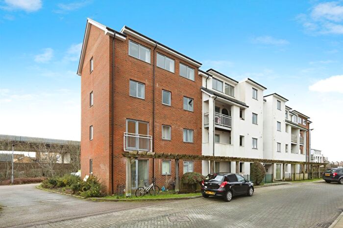 2 Bedroom Flat For Sale In Billington Grove, Willesborough, Ashford, TN24