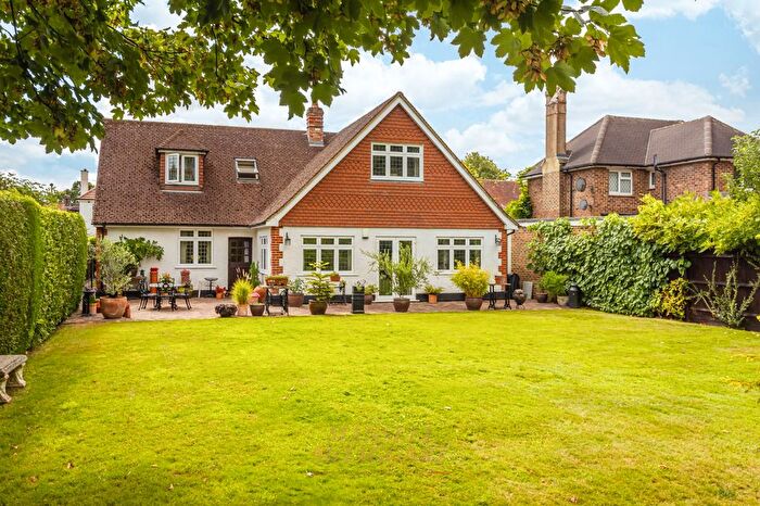 4 Bedroom Detached House For Sale In Avenue Gardens, Horley, RH6