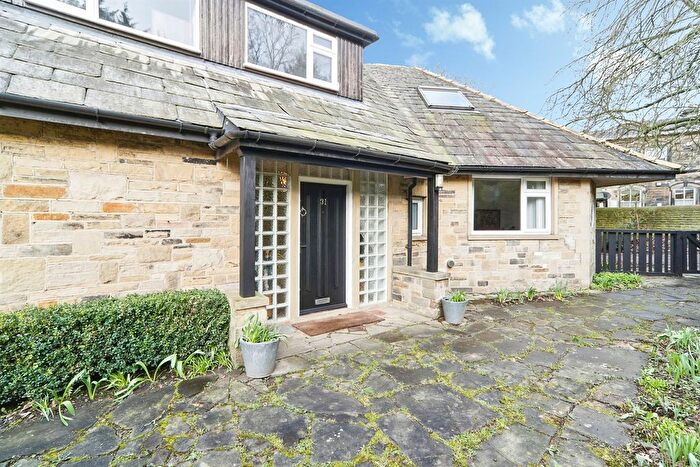 3 Bedroom Detached House For Sale In New Street, Farsley, Pudsey, LS28