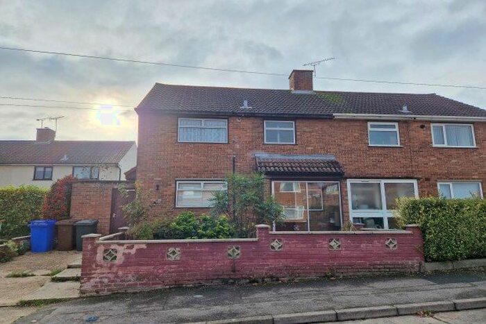3 Bedroom Semi-Detached House To Rent In Pimpernel Road, Ipswich, IP2