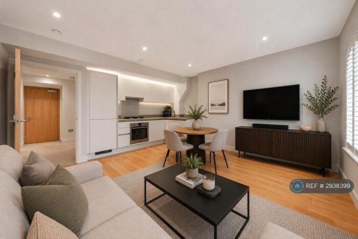 3 Bedroom Flat To Rent In Holloway Road, London, N7