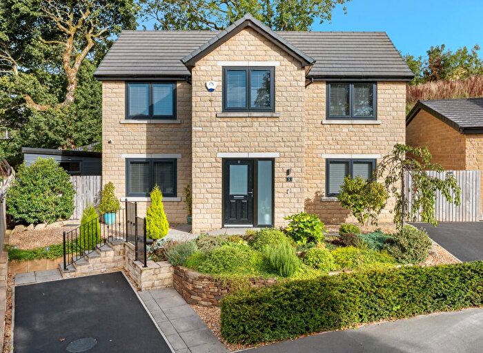 4 Bedroom Detached House For Sale In Buttermere Avenue, Bacup, OL13