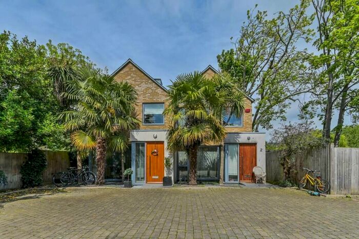 3 Bedroom End Of Terrace House To Rent In Sloane Mews, London, N8