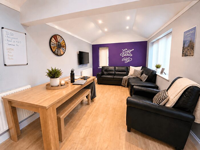 6 Bedroom End Terrace House To Rent In Downs Road, CT2