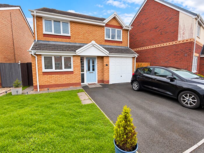 4 Bedroom Detached House For Sale In Herbert Thomas Way, Birchgrove, Swansea, SA7