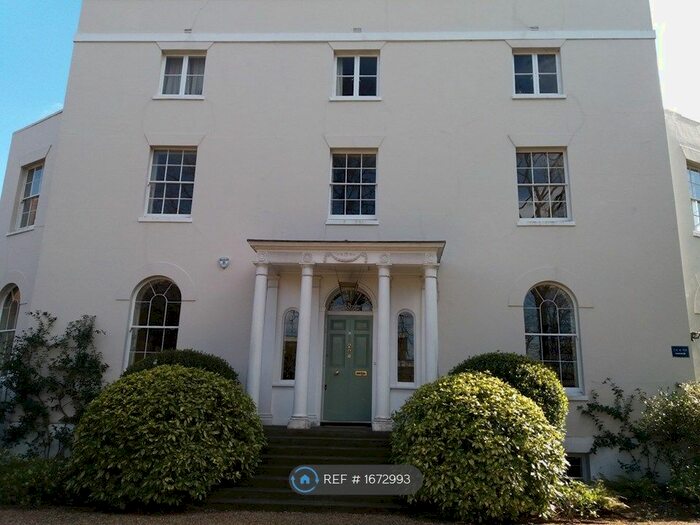 2 Bedroom Flat To Rent In Grove Park, London, SE5