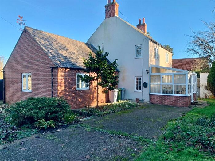 3 Bedroom Cottage For Sale In Ferry Lane, Carlton-On-Trent, Newark, NG23