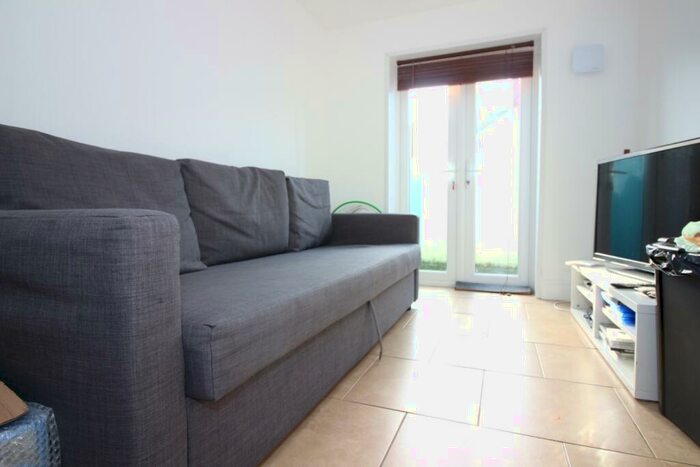 6 Bedroom Terraced House To Rent In Blackweir Terrace, Cathays, CF10