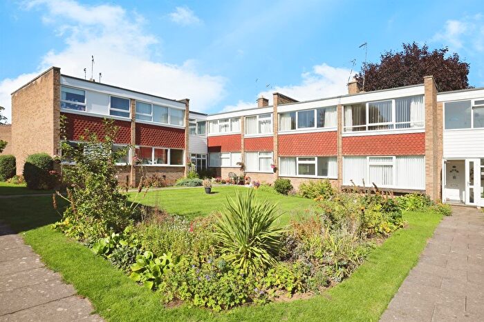 2 Bedroom Flat For Sale In Ash Court, Rugby, CV22