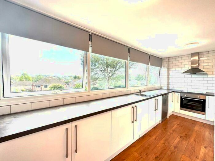 3 Bedroom Town House To Rent In Fields Court, Warwick, CV34