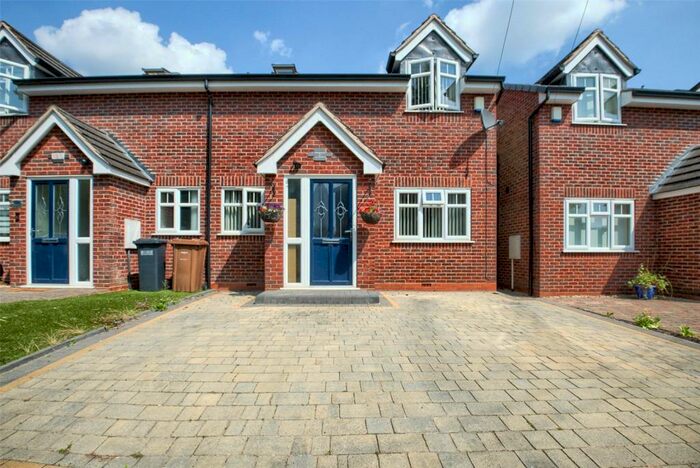 3 Bedroom Semi-Detached House To Rent In Brackleys Way, Solihull, B92