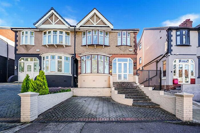5 Bedroom Property For Sale In Herent Drive, Ilford, IG5