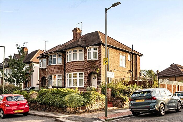 3 Bedroom Semi Detached House For Sale In High Road, Whetstone, N20