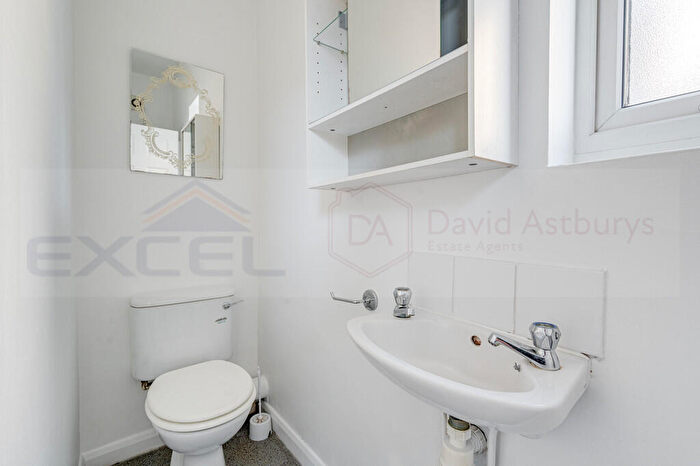 2 Bedroom Apartment To Rent In Salusbury Road, Queens Park, London, NW6