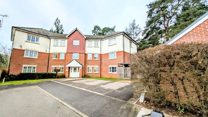 2 Bedroom Flat For Sale In Royal Drive, Bordon, Hampshire, GU35