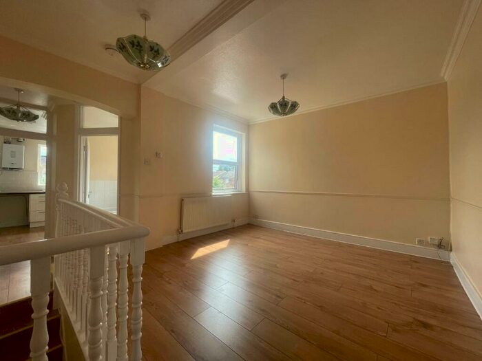 1 Bedroom Flat To Rent In Chestnut Road, Enfield, EN3