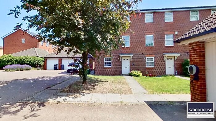 3 Bedroom End Of Terrace House For Sale In Glen Luce, Cheshunt, EN8