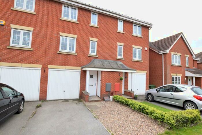 3 Bedroom Town House To Rent In Garganey Walk, Scunthorpe, DN16