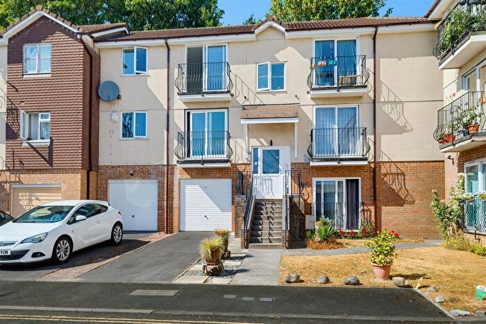 1 Bedroom Flat For Sale In White Friars Lane, St. Judes, Plymouth, PL4
