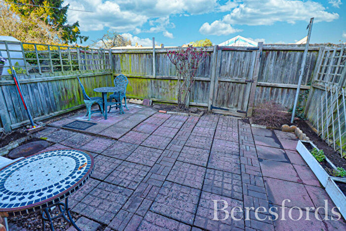 1 Bedroom Bungalow For Sale In Crescent Road, Heybridge, CM9