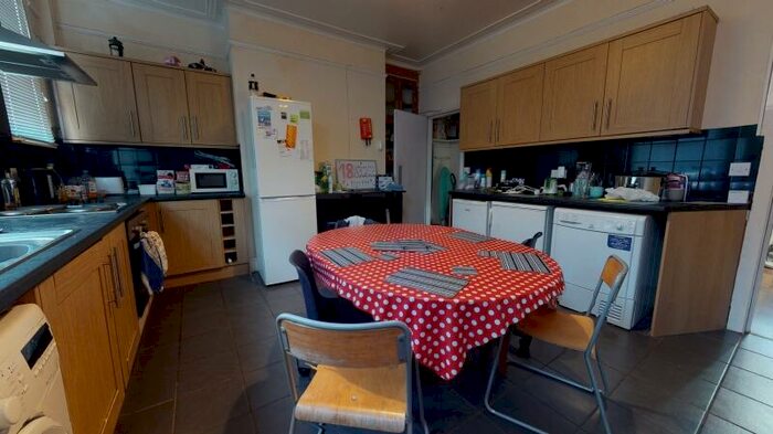 6 Bedroom Terraced House To Rent In Burchett Grove, Woodhouse, Leeds, LS6