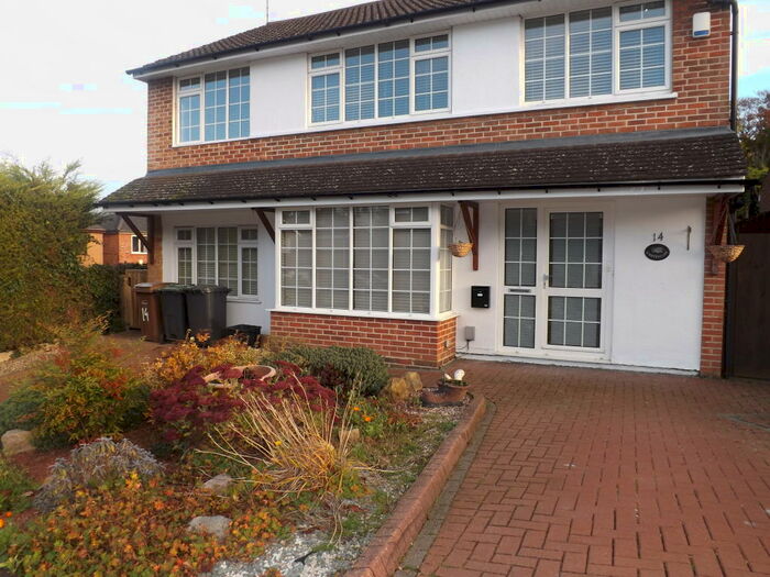 5 Bedroom House To Rent In Parkland Drive, Luton, LU1