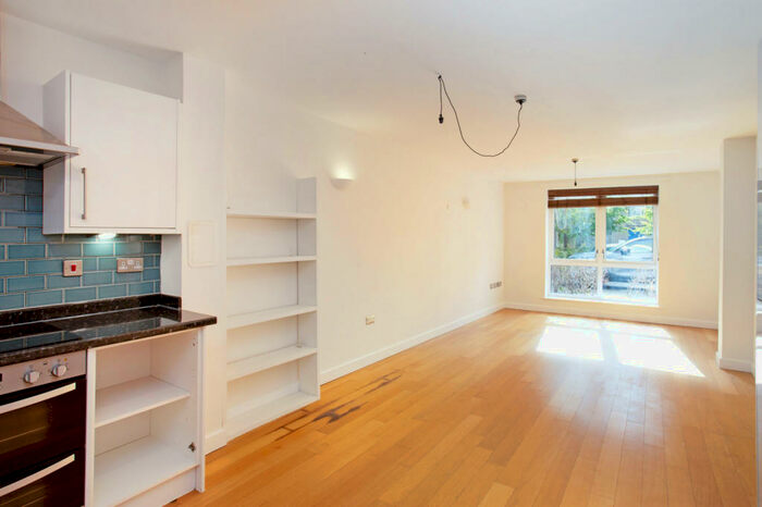 2 Bedroom Flat To Rent In Greenbanks Close, London, SE13