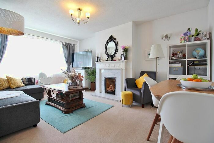 2 Bedroom Maisonette To Rent In Twickenham Road, Isleworth, TW7