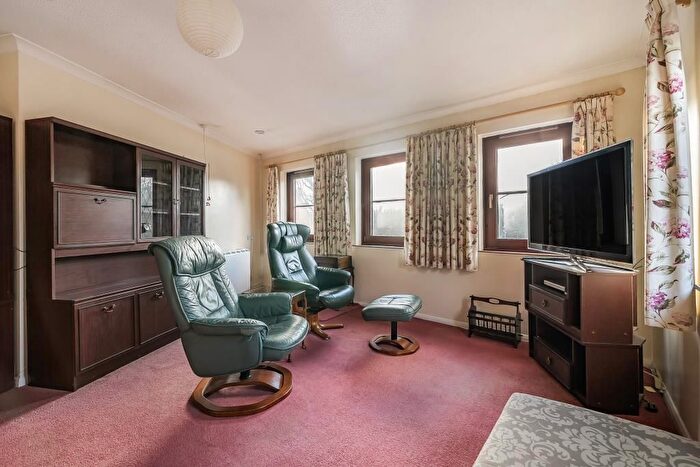 2 Bedroom Flat For Sale In Chesham, Buckingahamshire, HP5