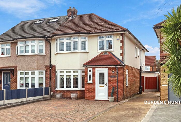 3 Bedroom Semi-detached House For Sale In Gray Gardens, Rainham, RM13