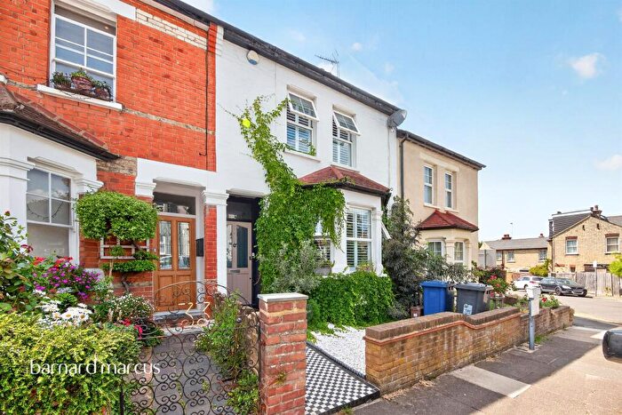 3 Bedroom Terraced House For Sale In Falkland Road, Barnet, EN5
