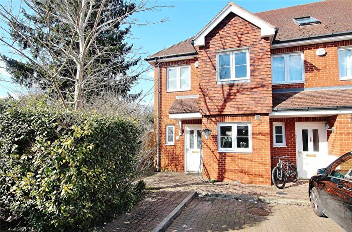 3 Bedroom End Of Terrace House For Sale In Connaught Road, Brookwood, Woking, Surrey, GU24
