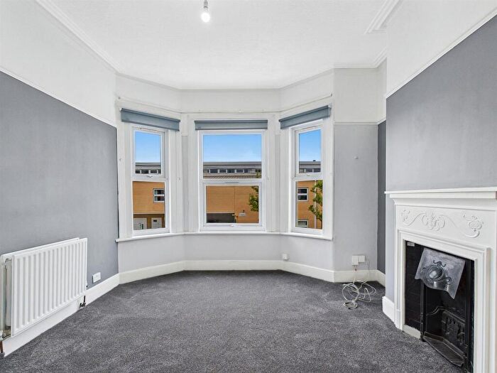 2 Bedroom Flat For Sale In Tottenhall Road, London, N13