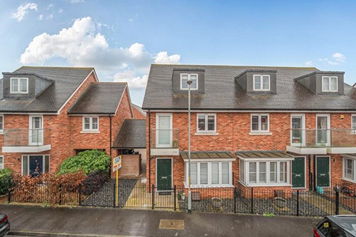 3 Bedroom Semi Detached House For Sale In Greystone Square, Wouldham, Rochester, ME1