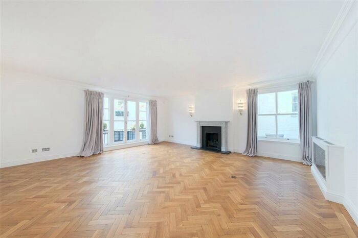 2 Bedroom Apartment To Rent In Redcliffe Mews, Chelsea, London, SW10