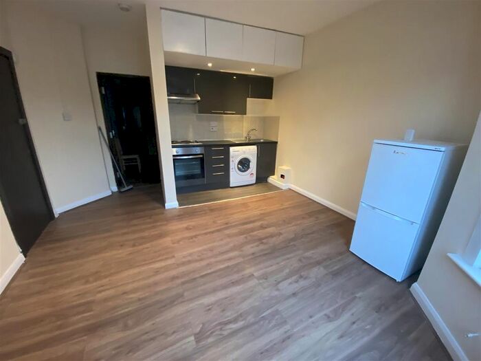 1 Bedroom Flat To Rent In St. Mary's Road, London, SE25