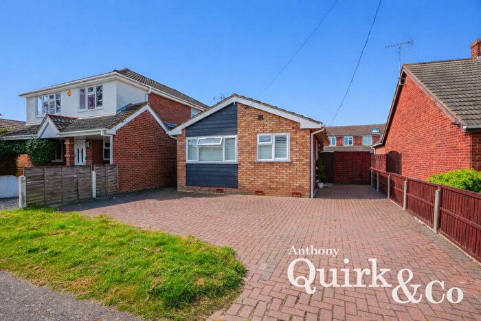 2 Bedroom Detached Bungalow For Sale In Waalwyk Drive, Canvey Island, SS8