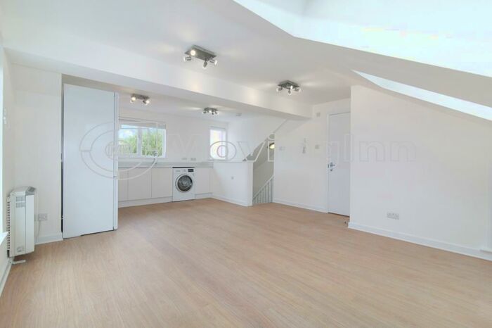 Studio To Rent In Birchanger Road, South Norwood, SE25