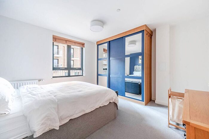 2 Bedroom Flat For Sale In Lakeside Drive, Park Royal, London, NW10