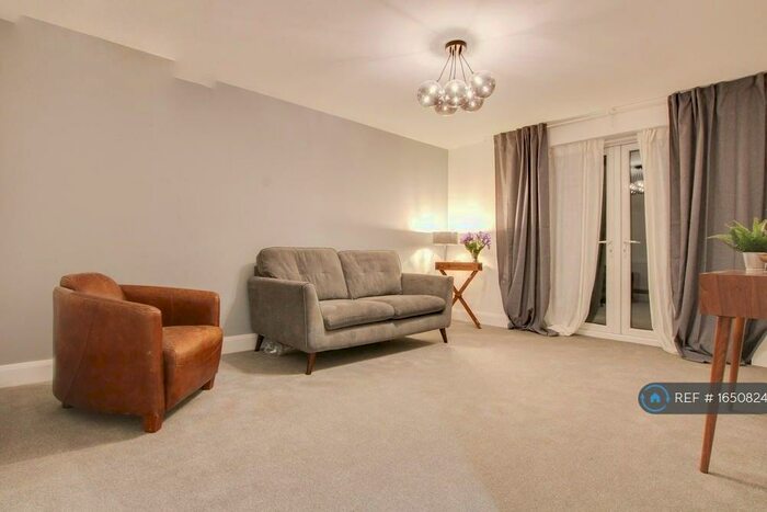 5 Bedroom End Of Terrace House To Rent In Chevers Pawen, Basildon, SS13