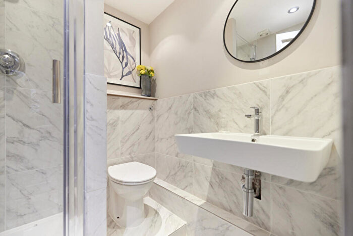 1 Bedroom Apartment To Rent In Amwell Street, London, EC1R