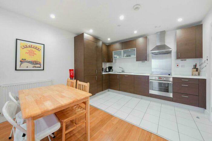 2 Bedroom Flat To Rent In Christian Street, London, E1