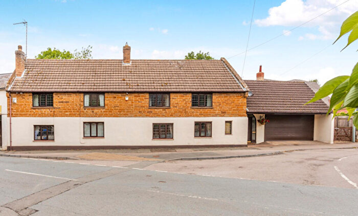 5 Bedroom Cottage For Sale In Pilgrims Lane Bugbrooke, Northamptonshire, NN7