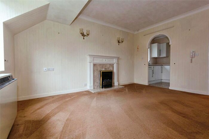 2 Bedroom Flat For Sale In Grange Road, Solihull, West Midlands, B91