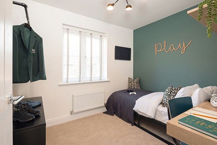 3 Bedroom Detached House For Sale In Dandelion, Birchwwod, Farnham, GU9