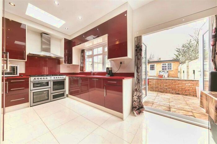 4 Bedroom Terraced House To Rent In Westway, Shepherds Bush, London, W12